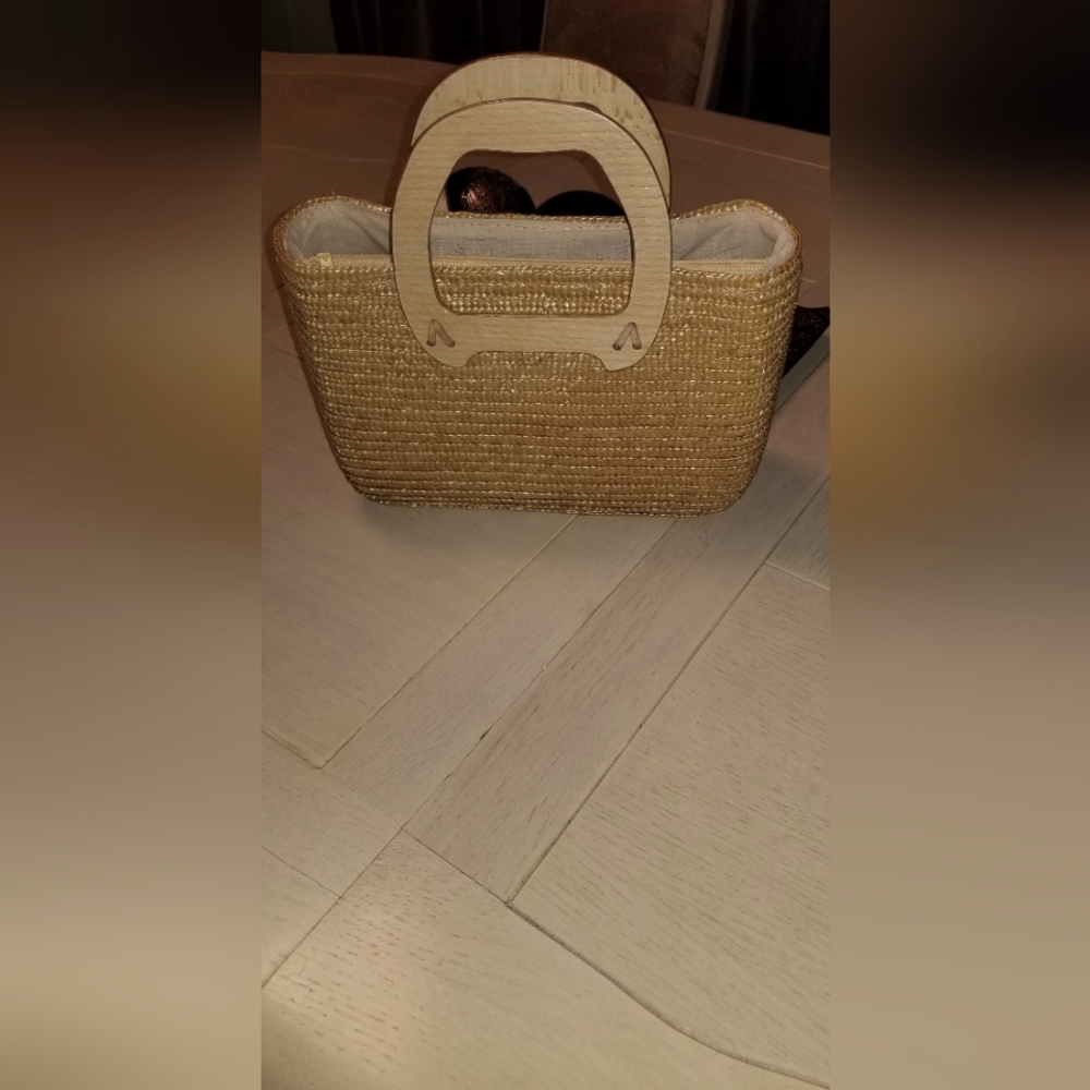 Beautiful weave bag.